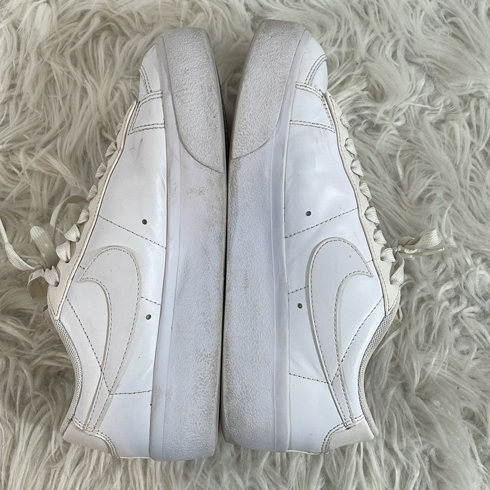 Nike Women's Blazer Low Platform Triple White Leather Sneaker Size 8 - Picture 9 of 12